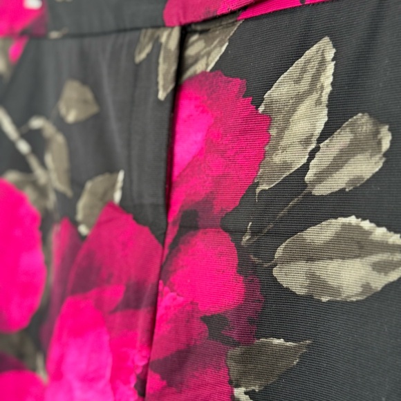 Trina Turk, Floral Pink and Black Pants, women’s size 8, Textured, like new! - Picture 2 of 9
